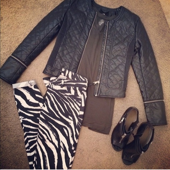 H&M zebra white and black stretchy jeans - Picture 2 of 2